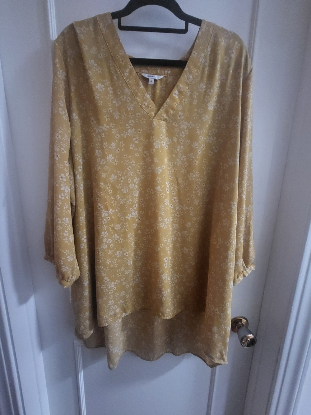 Reitmans Mustard Yellow V-Neck Floral Tunic